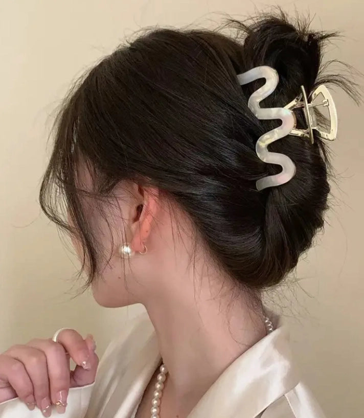 Swoon Beauty - Wave Claw Clip