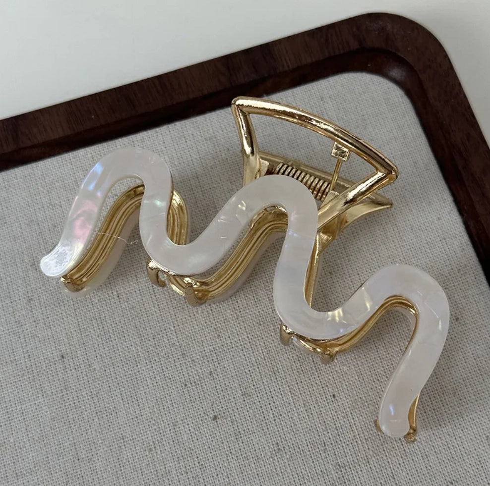 Swoon Beauty - Wave Claw Clip